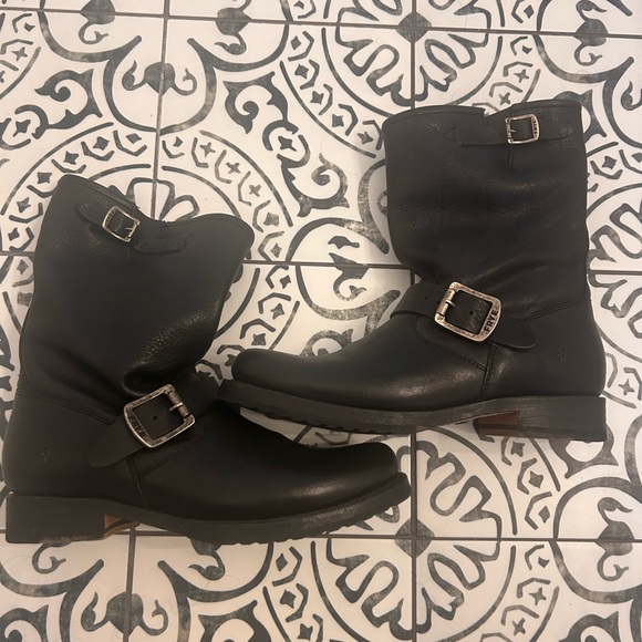 Frye Veronica Short - Picture 3 of 5